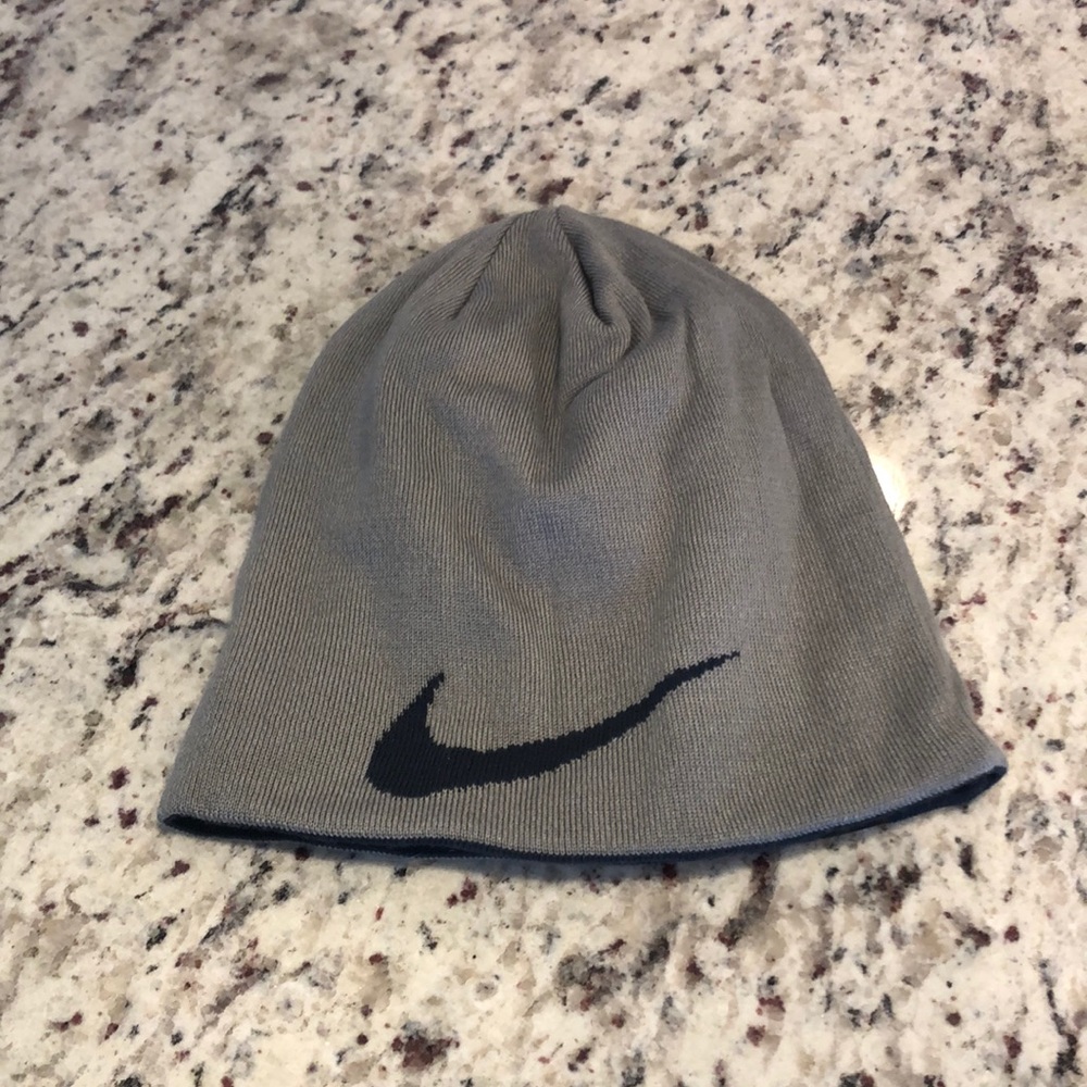 New w/o tags reversible navy/ gray Nike beanie